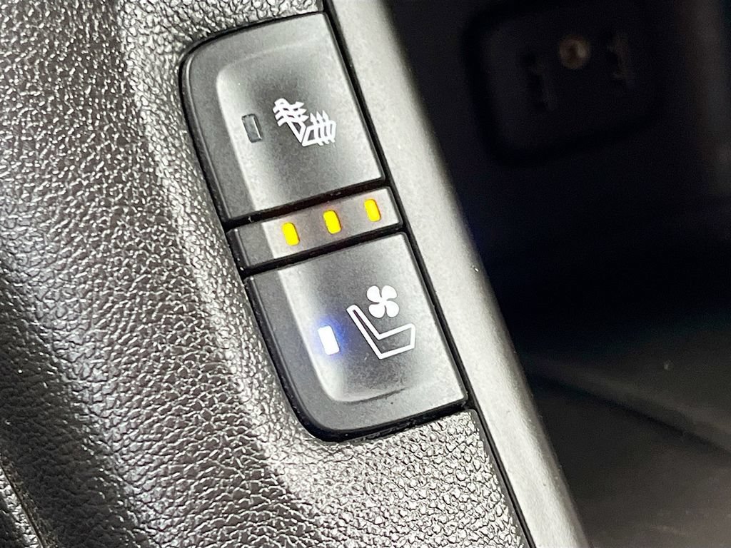 Used 2019 GMC Acadia Denali w/ Technology Package AWD/4WD image 21