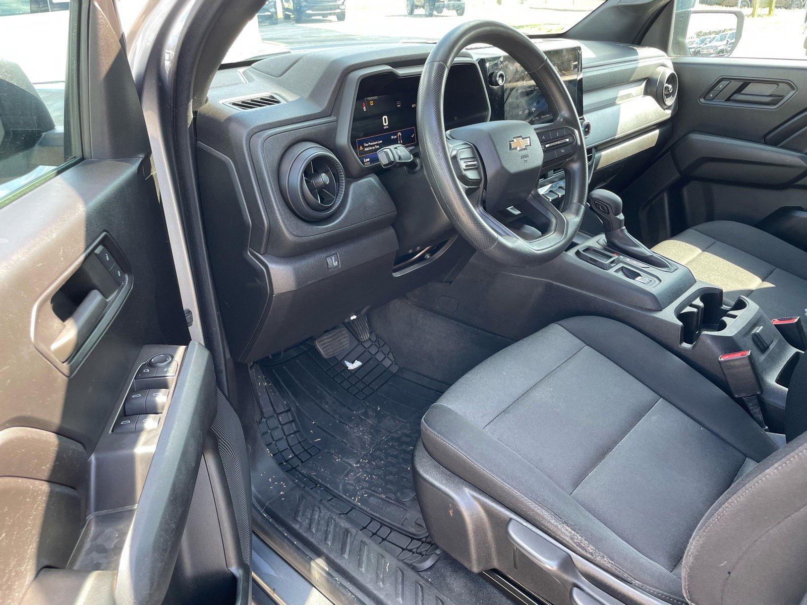 Used 2023 Chevrolet Colorado W/T image 10