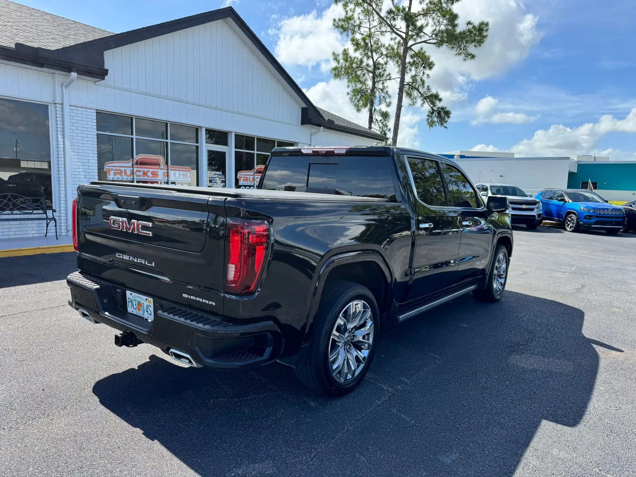 Used 2024 GMC Sierra 1500 Denali w/ Denali Reserve Package AWD/4WD image 4