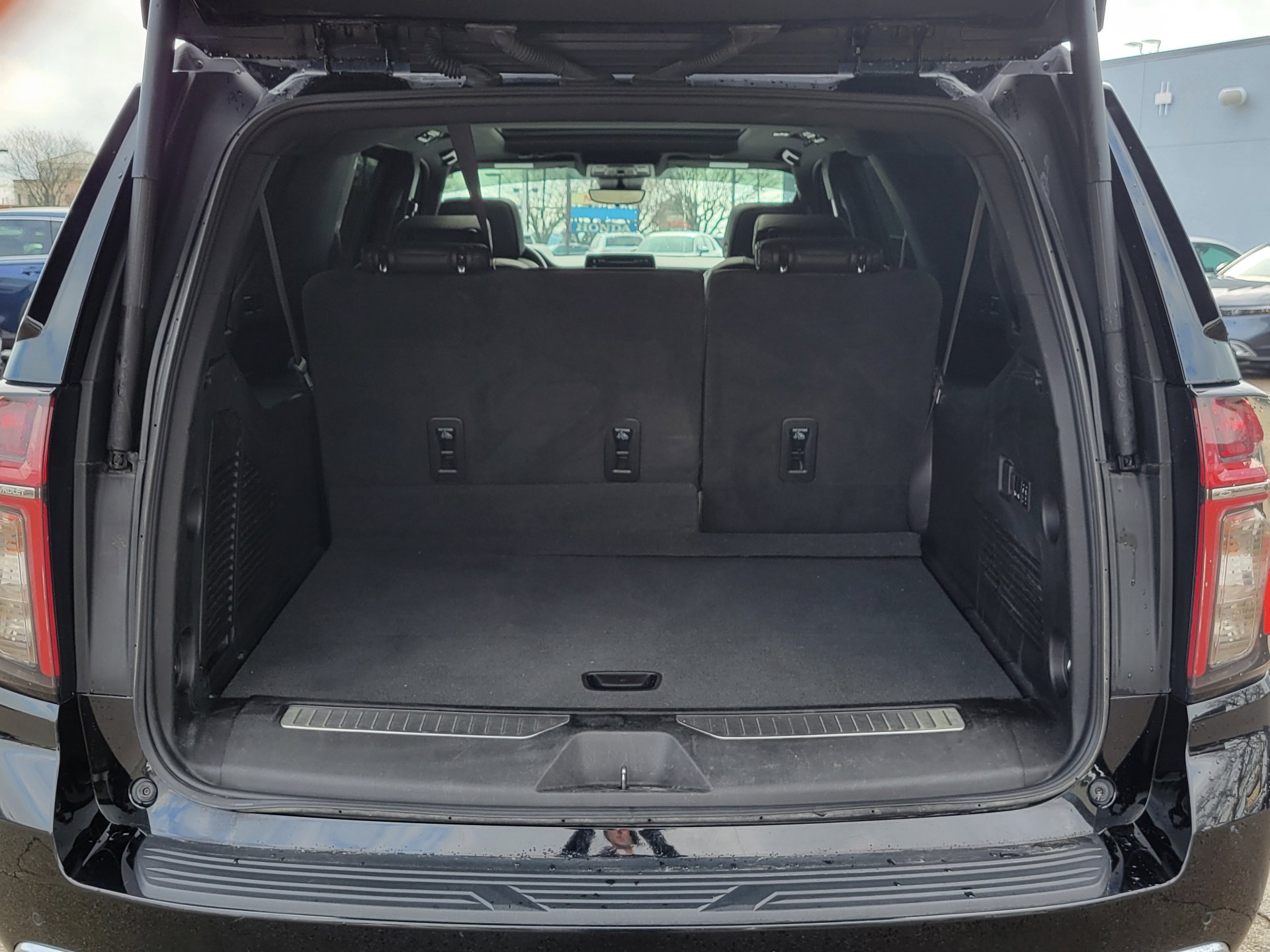 Used 2023 Chevrolet Suburban High Country image 8