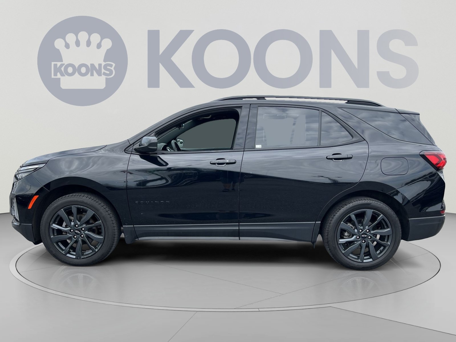 Used 2023 Chevrolet Equinox RS AWD/4WD image 2