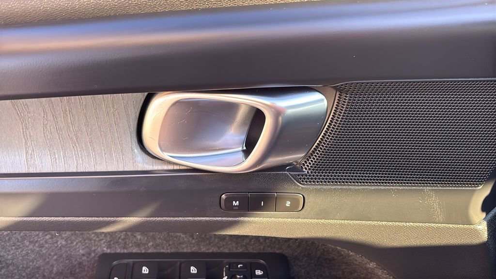 Certified 2024 Volvo XC40 B5 Core image 11