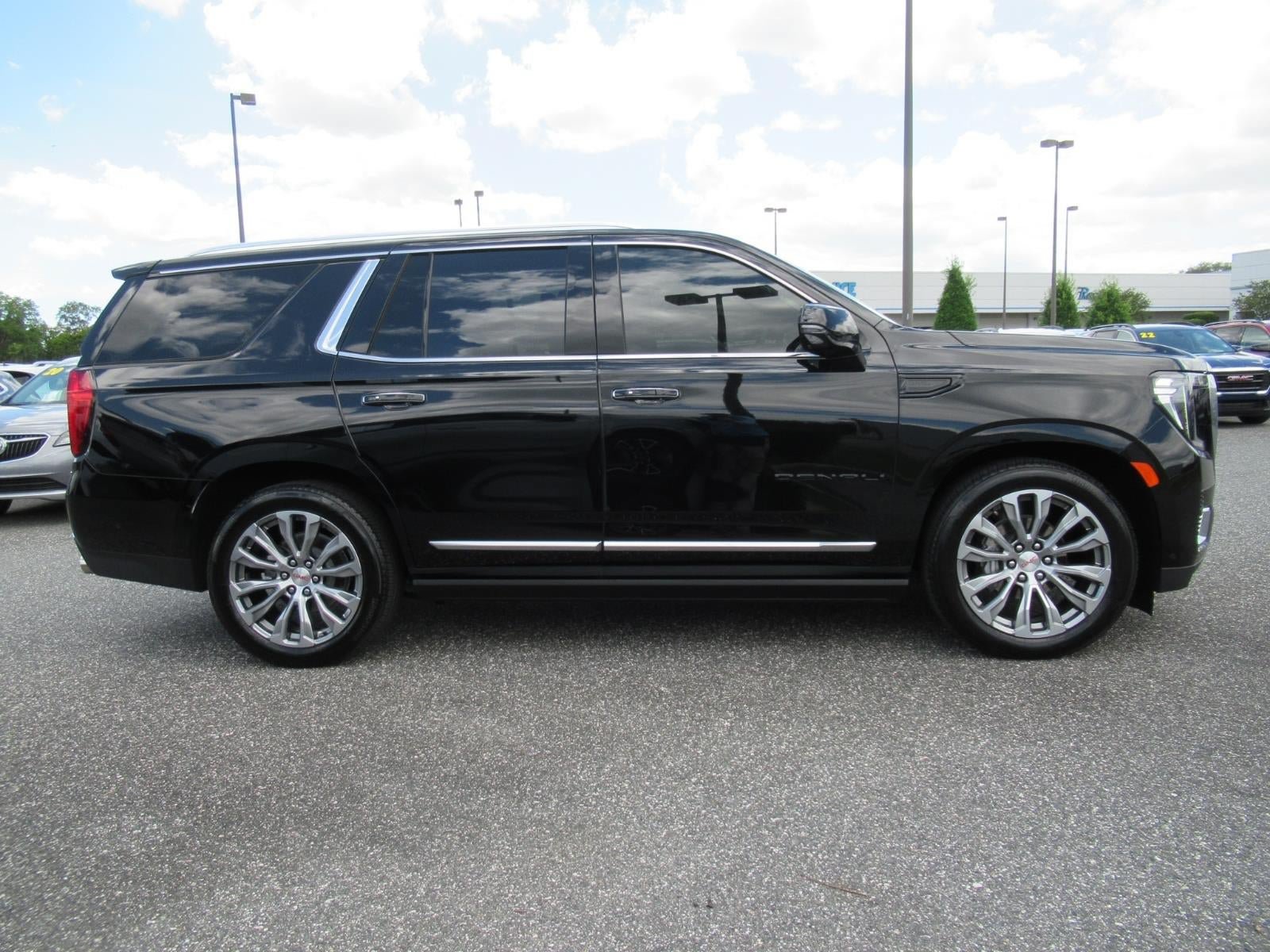 Used 2024 GMC Yukon Denali w/ Denali Reserve Package AWD/4WD image 2