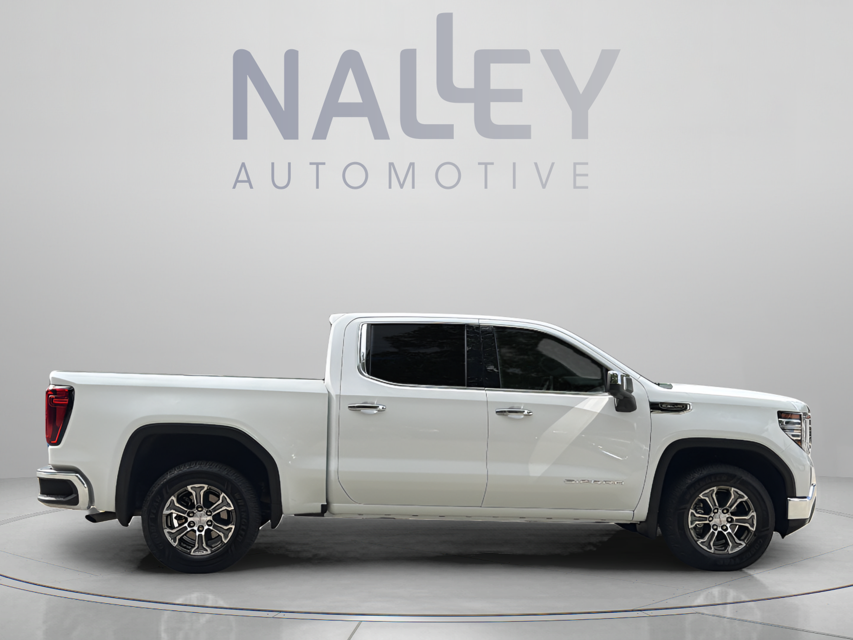 Used 2025 GMC Sierra 1500 SLT RWD image 4