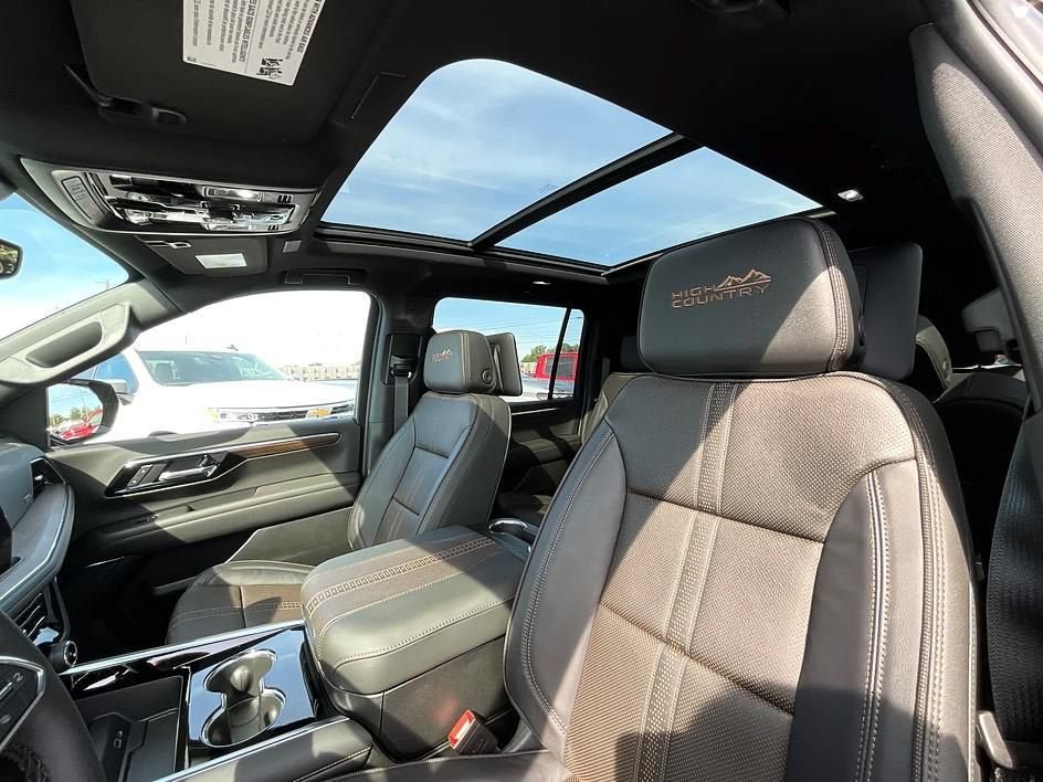 New 2026 Chevrolet Suburban High Country AWD/4WD image 35