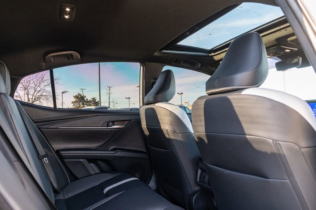 Used 2025 Toyota Camry SE w/ Convenience Package image 13