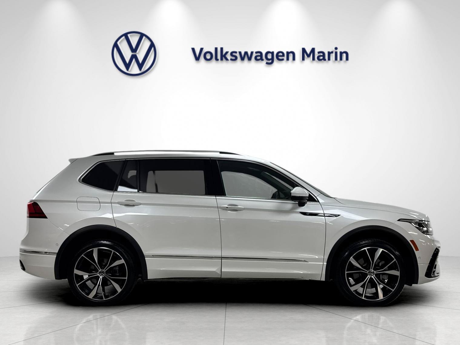 Used 2024 Volkswagen Tiguan SEL R-Line AWD/4WD image 6