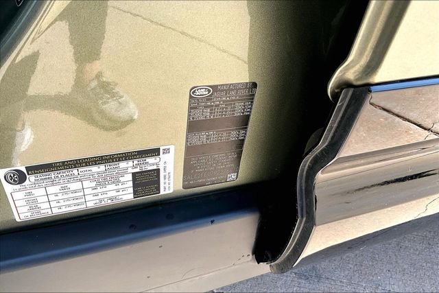 Used 2024 Land Rover Defender 130 X-Dynamic SE image 35