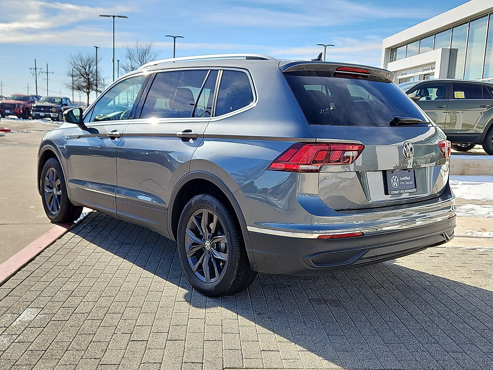 Certified 2022 Volkswagen Tiguan SE image 2
