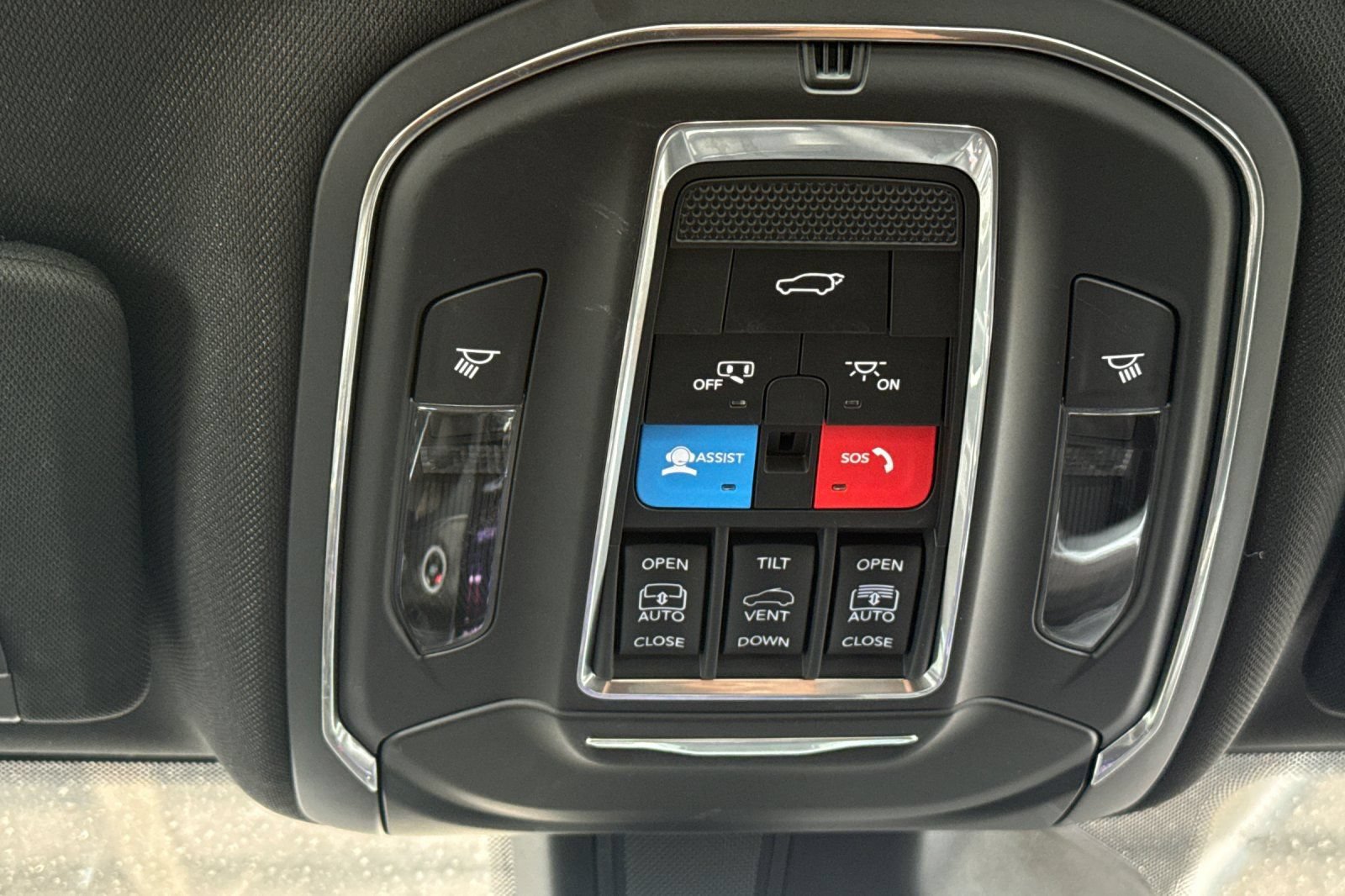 Used 2025 Jeep Grand Cherokee L Limited w/ Luxury Tech Group II AWD/4WD image 24