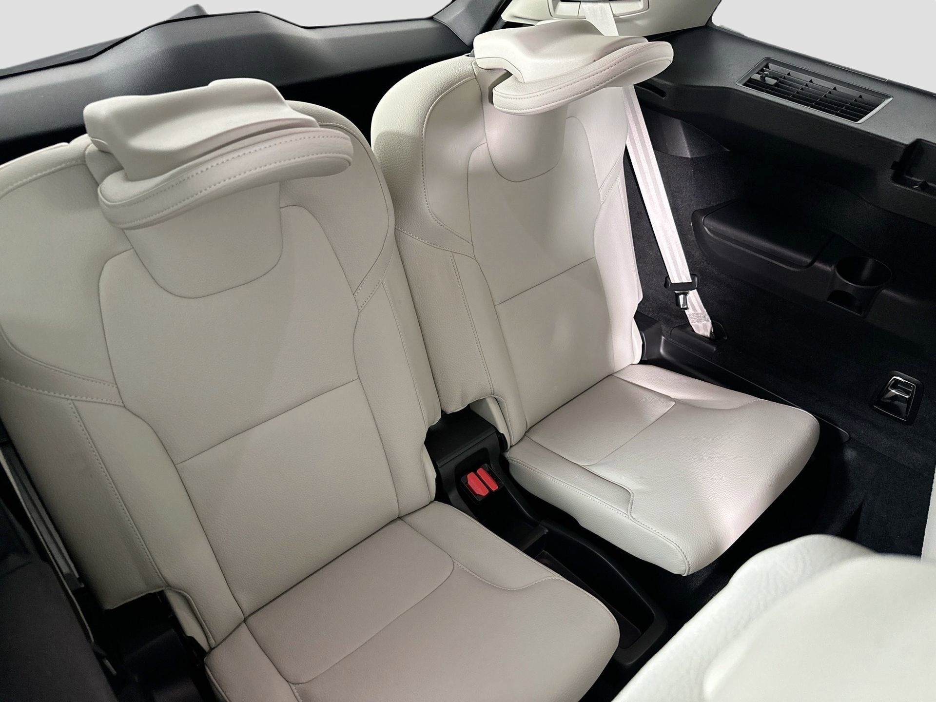 Certified 2023 Volvo XC90 B6 Plus w/ Protection Package image 28