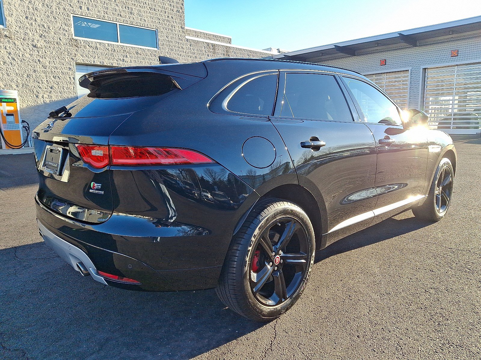 Used 2018 Jaguar F-PACE S image 6