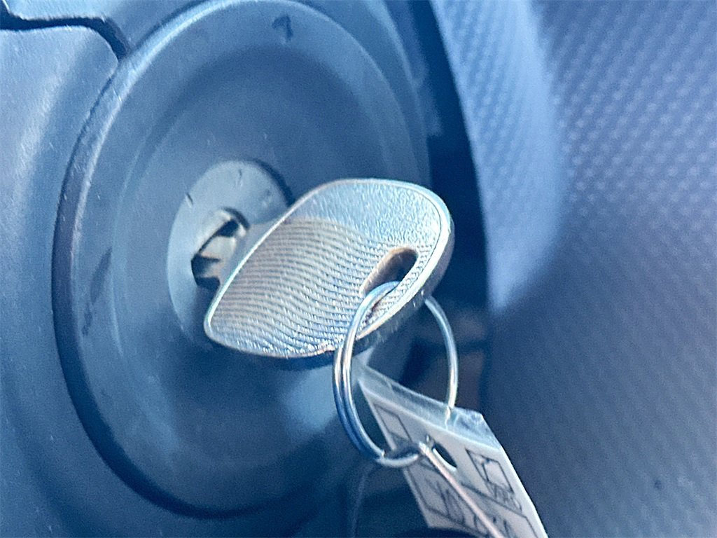 Used 2018 Isuzu NPR image 26