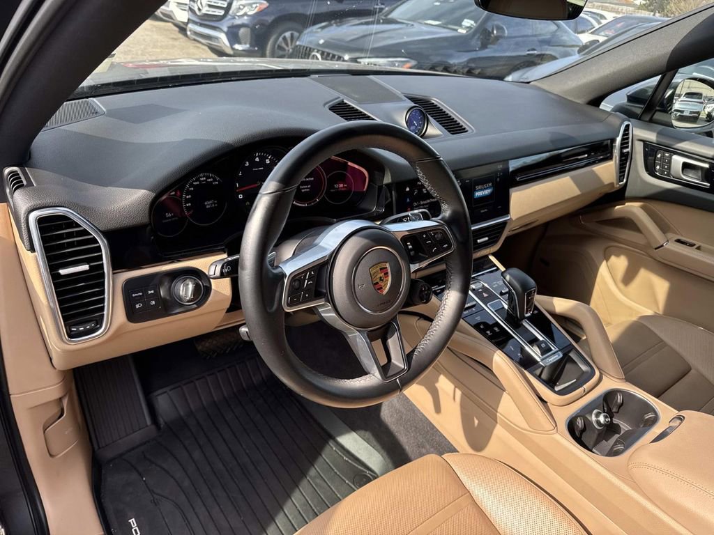Used 2022 Porsche Cayenne Platinum Edition image 18