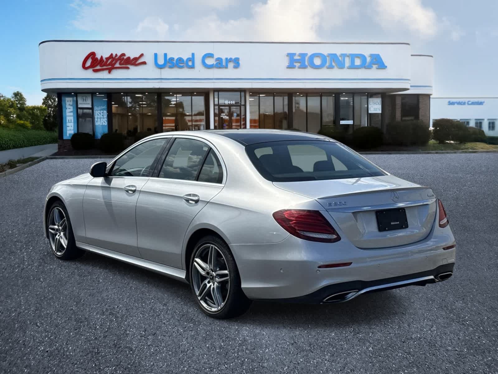 Used 2019 Mercedes-Benz E 300 4MATIC image 3