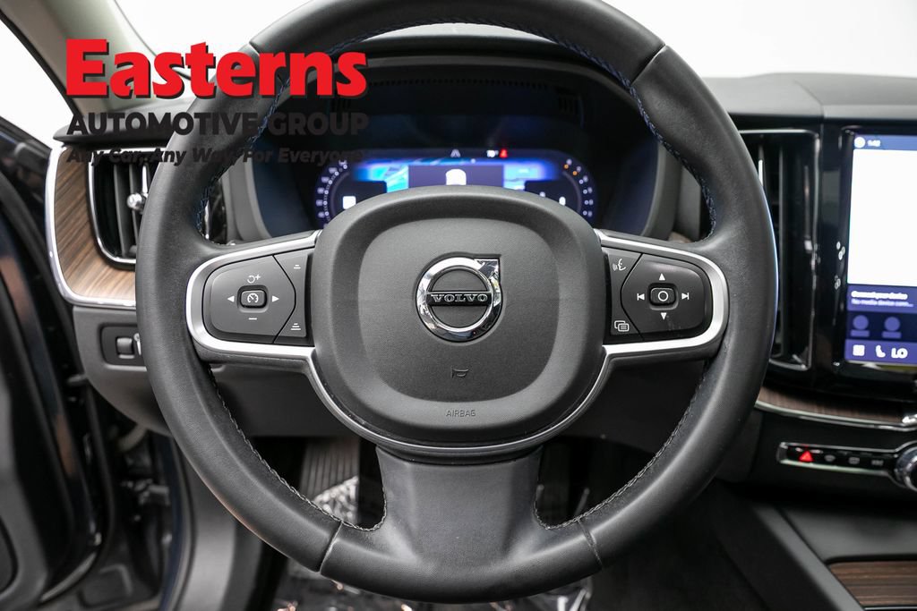 Used 2022 Volvo XC60 B5 Momentum AWD/4WD image 10