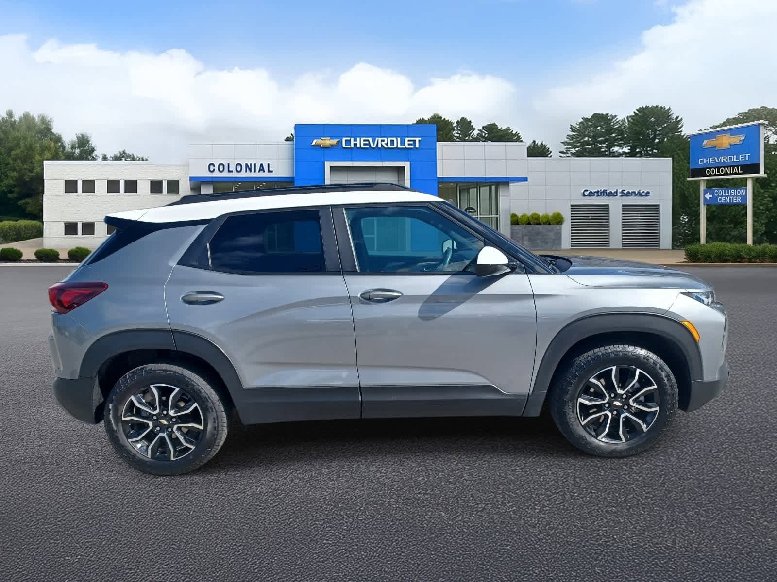 Used 2023 Chevrolet TrailBlazer ACTIV w/ Sun and Liftgate Package AWD/4WD image 3