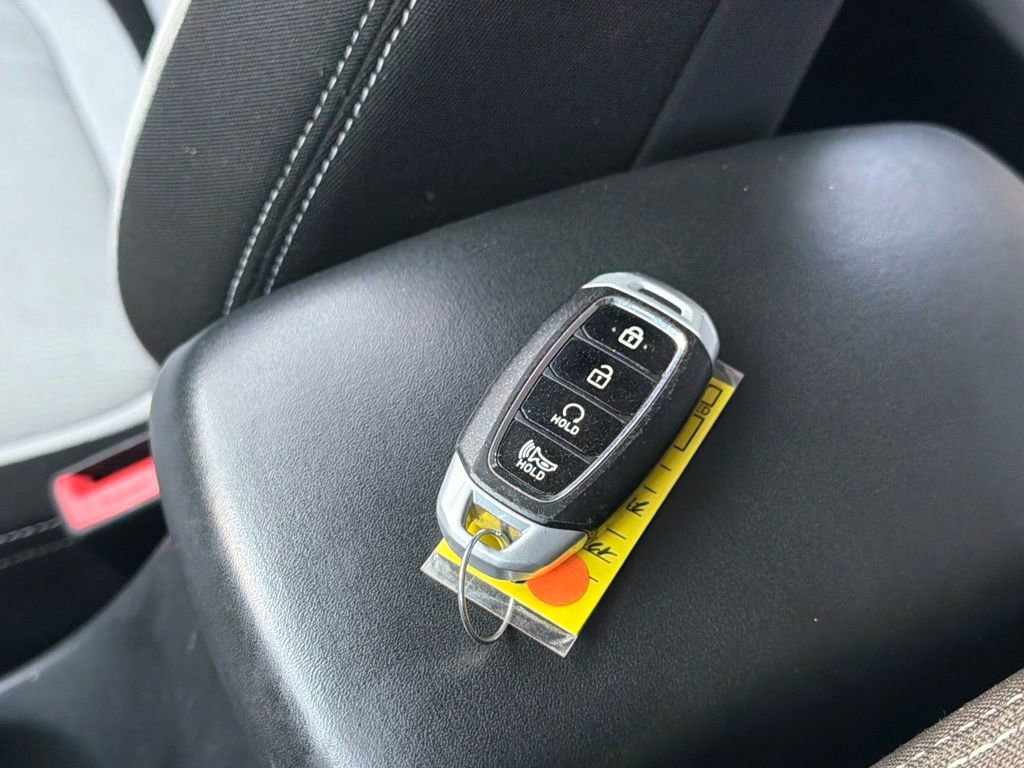 Used 2024 Hyundai Venue SEL image 28