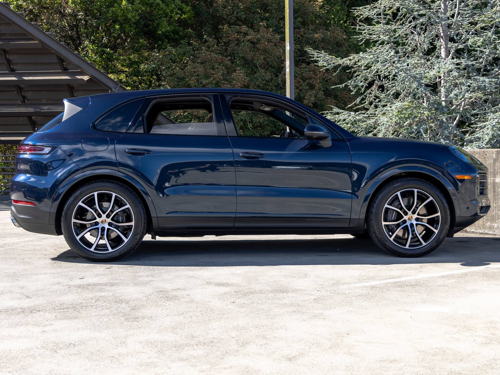 Certified 2025 Porsche Cayenne AWD/4WD image 12