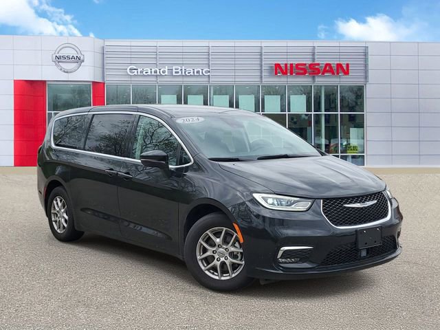 Used 2024 Chrysler Pacifica Touring-L FWD image 1