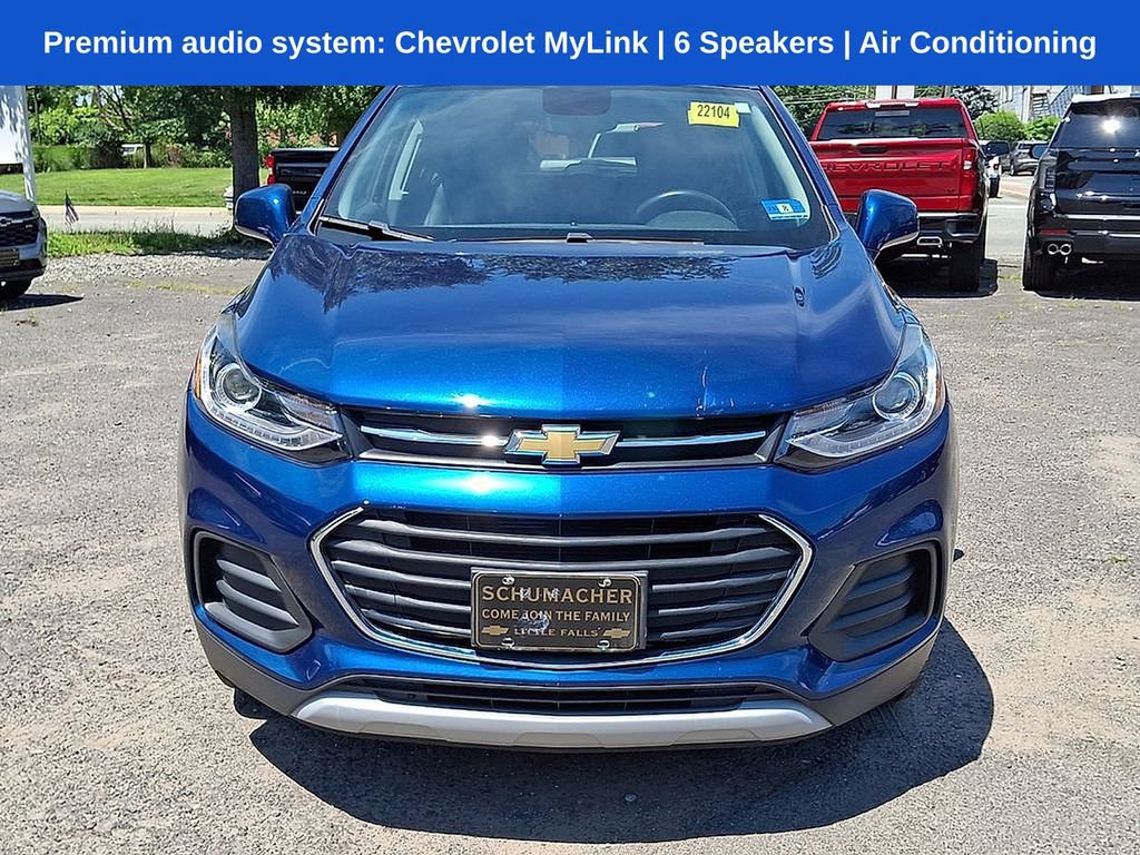Used 2020 Chevrolet Trax LT w/ LT Convenience Package AWD/4WD image 2