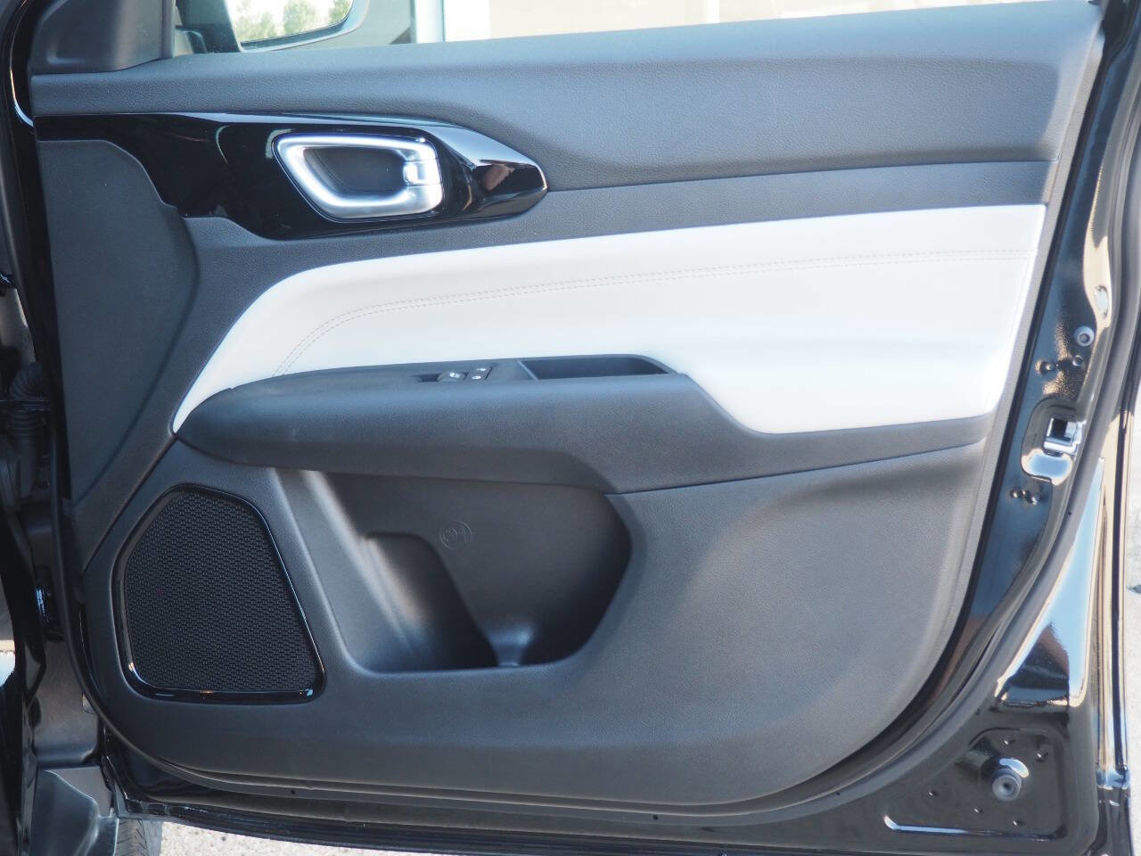 New 2025 Jeep Compass Limited image 12