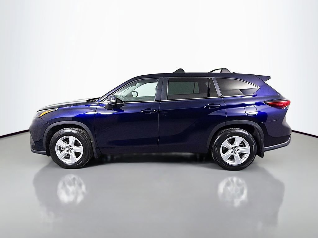 Used 2023 Toyota Highlander LE image 9