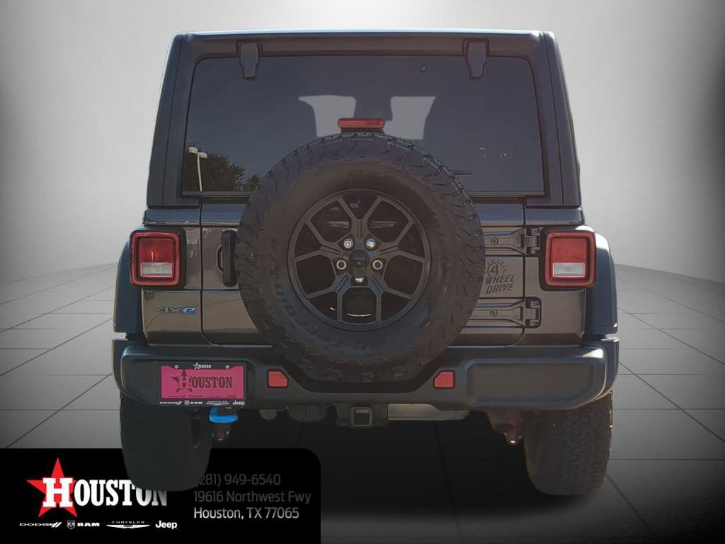 Used 2024 Jeep Wrangler Unlimited image 4
