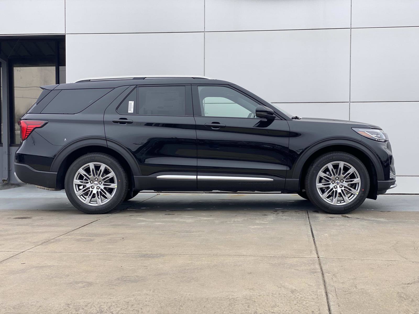 New 2026 Ford Explorer Platinum image 3