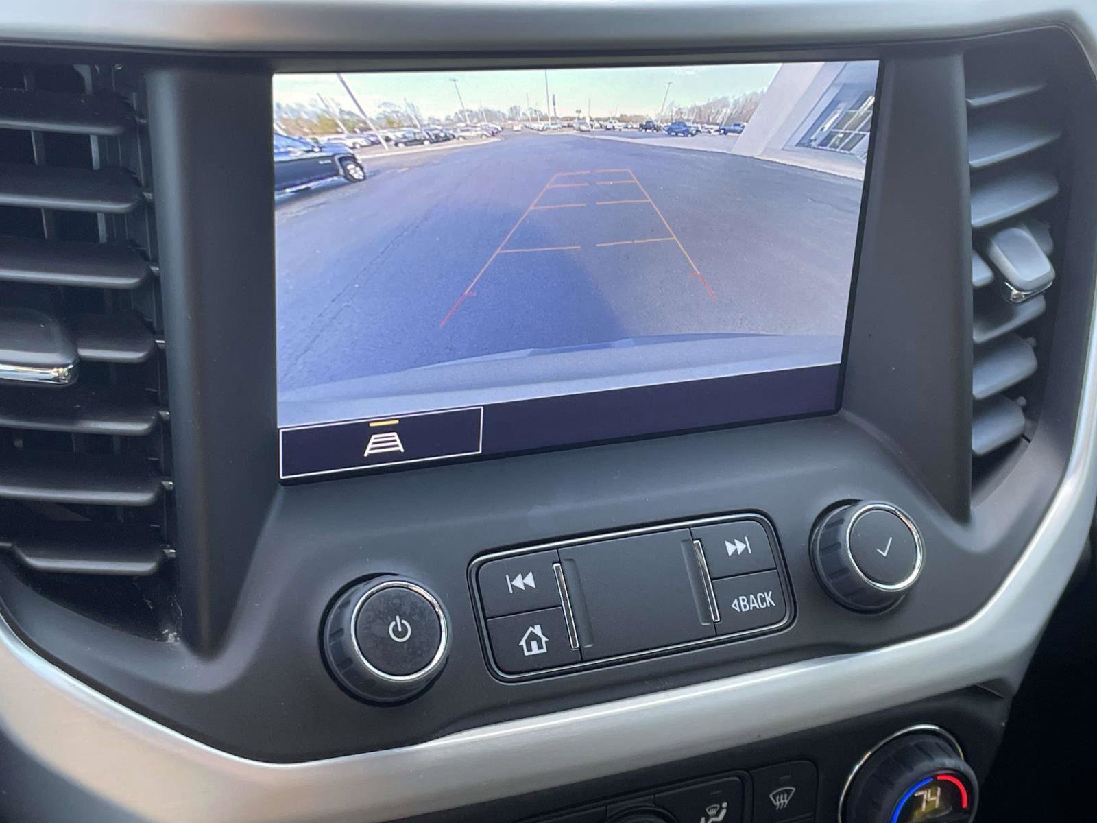 Used 2023 GMC Acadia SLE w/ Driver Convenience Package image 9