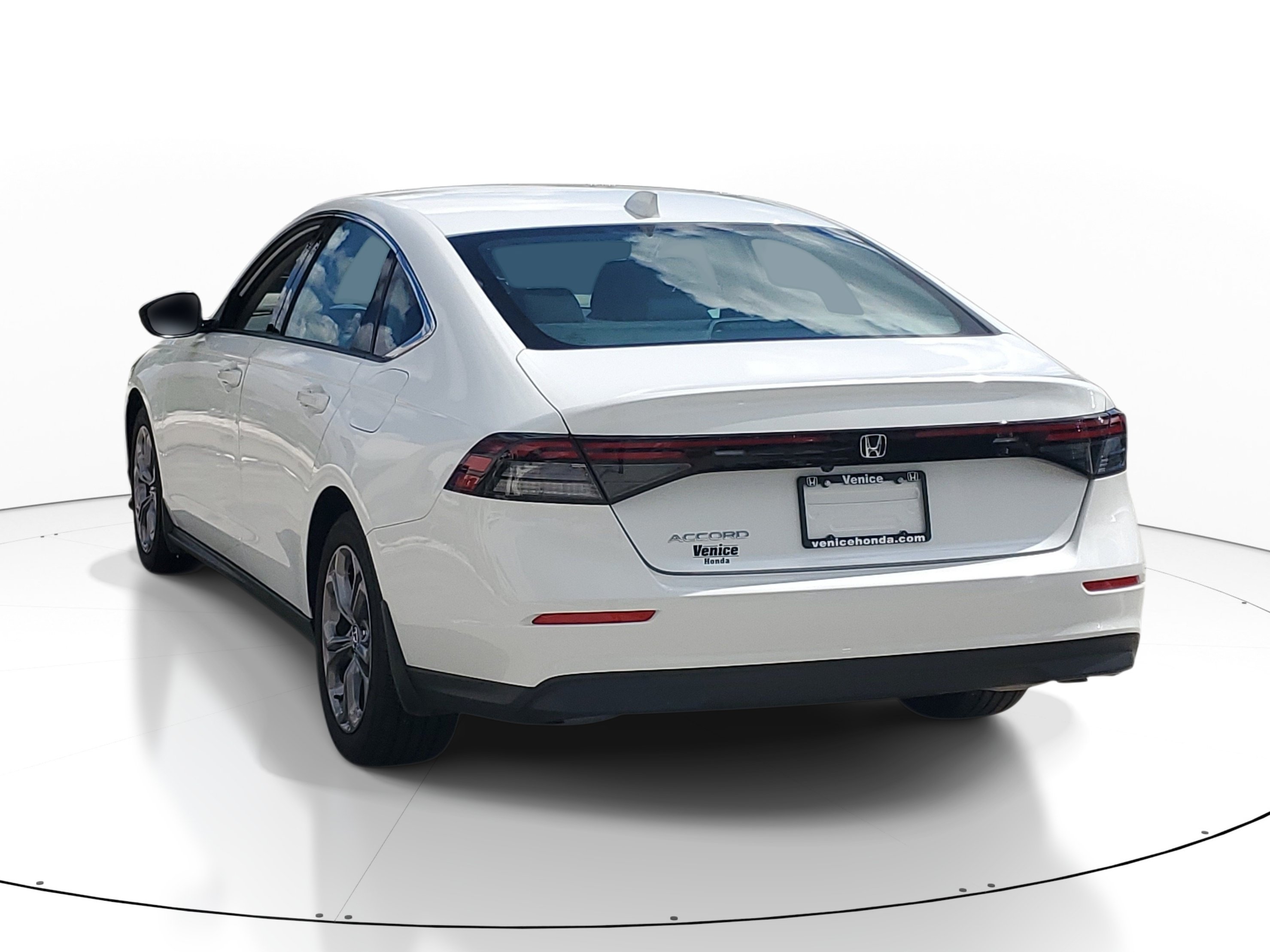 Used 2024 Honda Accord EX image 4