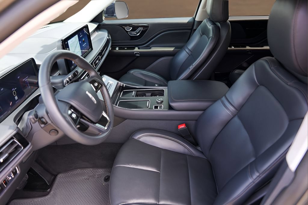 Used 2025 Lincoln Aviator 2WD image 8