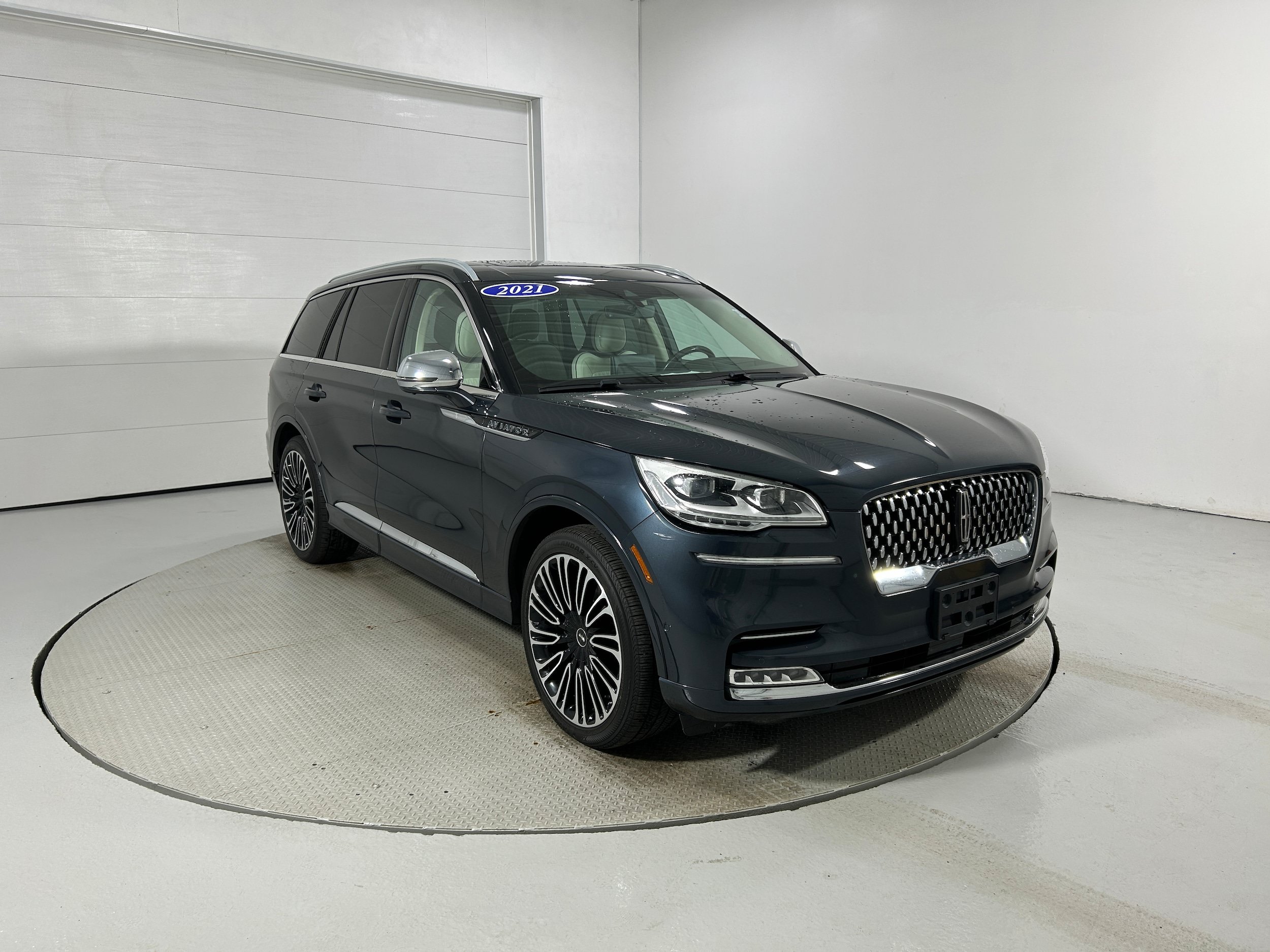 Used 2021 Lincoln Aviator Black Label AWD/4WD image 2