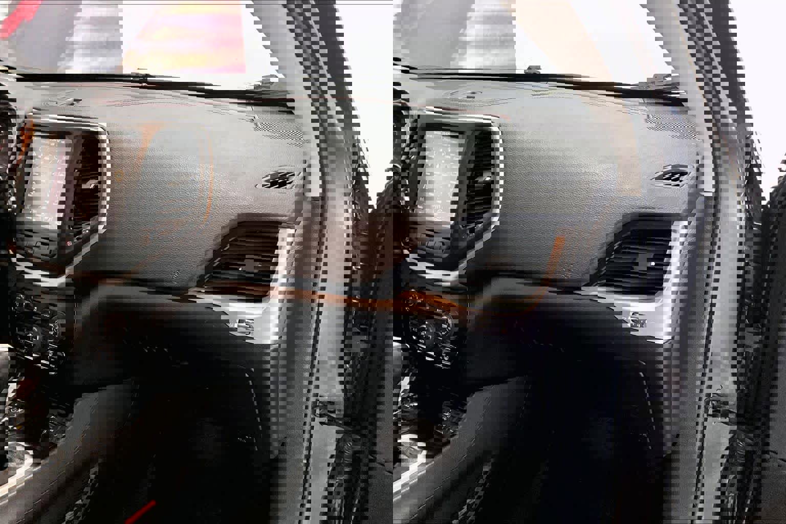 Used 2014 Jeep Cherokee Trailhawk w/ Comfort/Convenience Group image 21