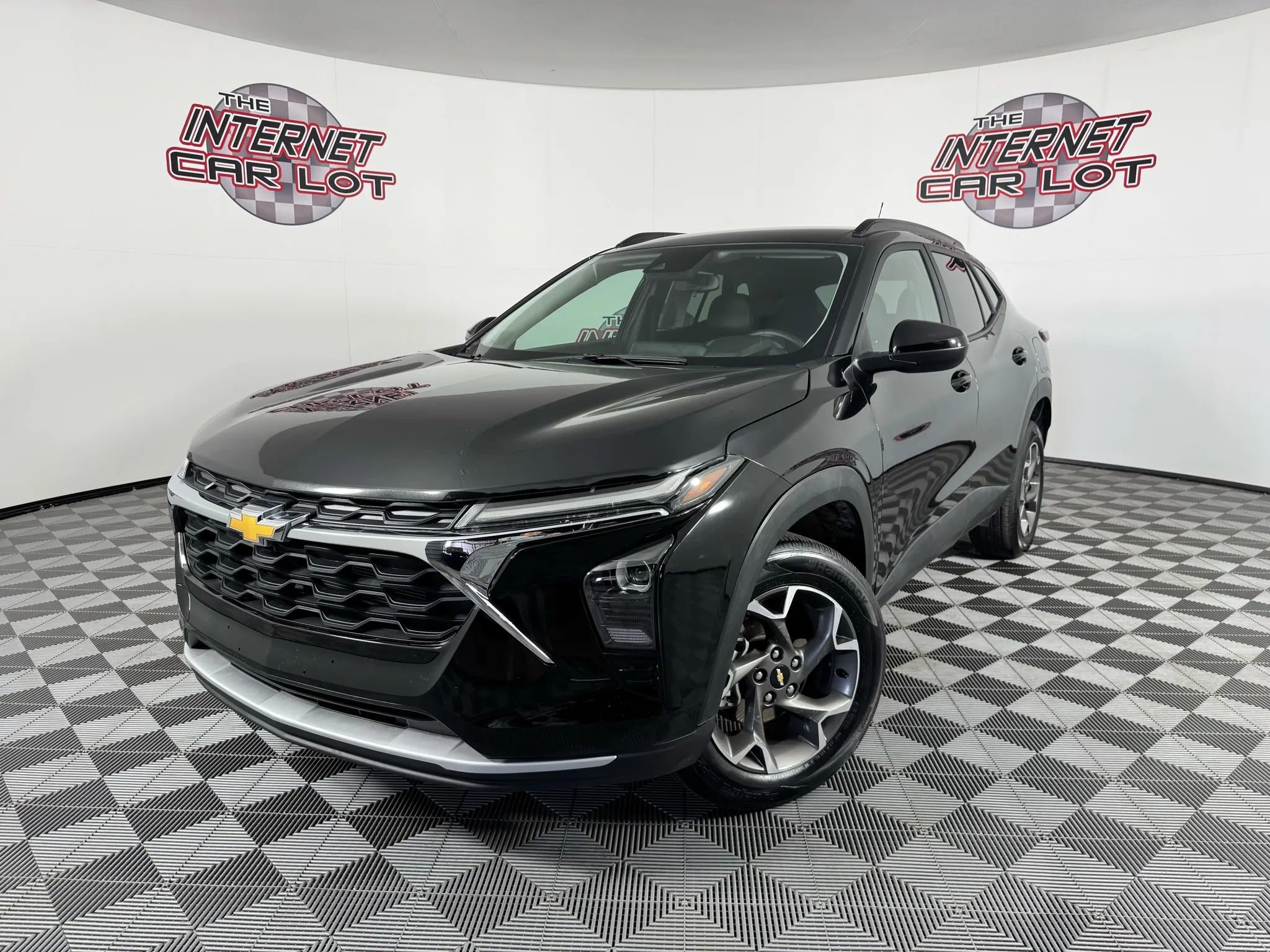 Used 2025 Chevrolet Trax LT w/ Driver Confidence Package