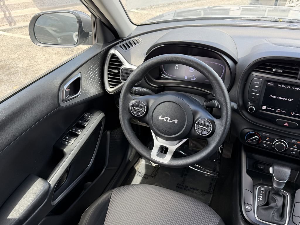 Used 2023 Kia Soul LX FWD image 13