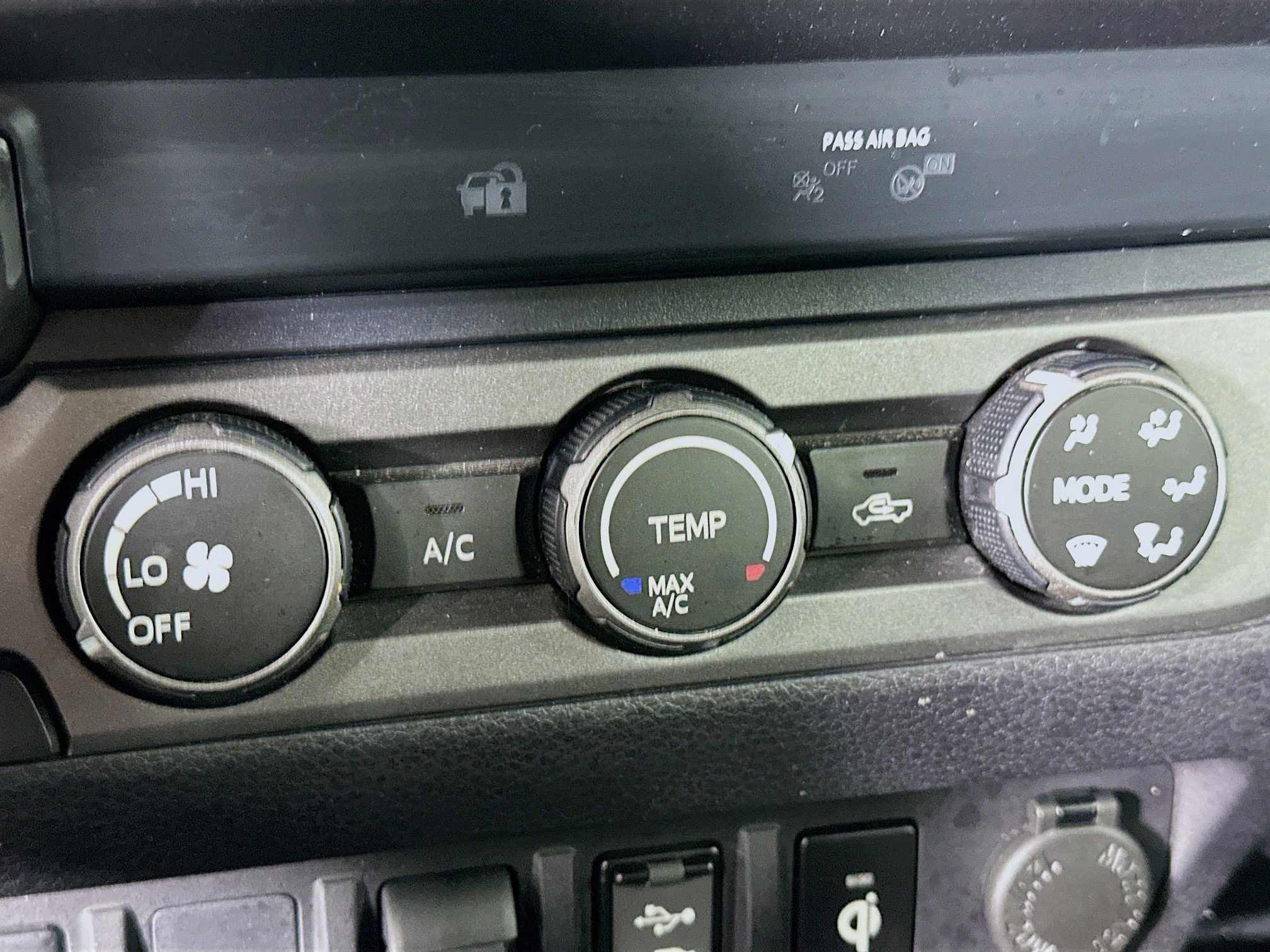 Used 2019 Toyota Tacoma TRD Off-Road w/ Four Season Floor Mat Package image 23