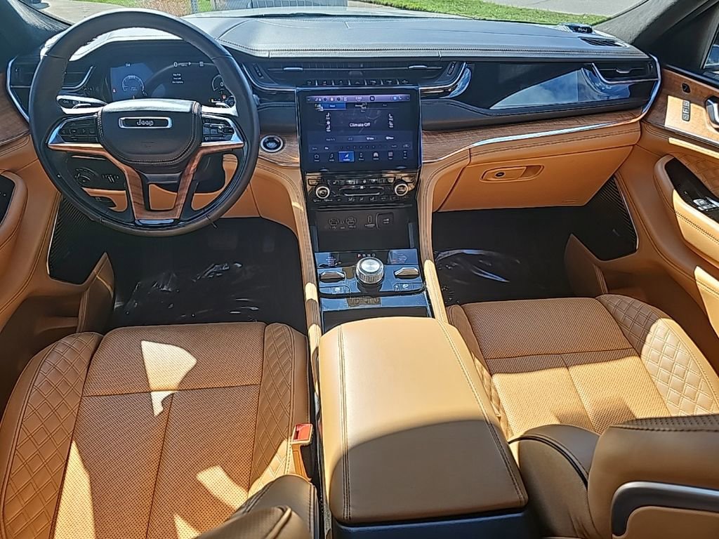 Certified 2025 Jeep Grand Cherokee Summit AWD/4WD image 3