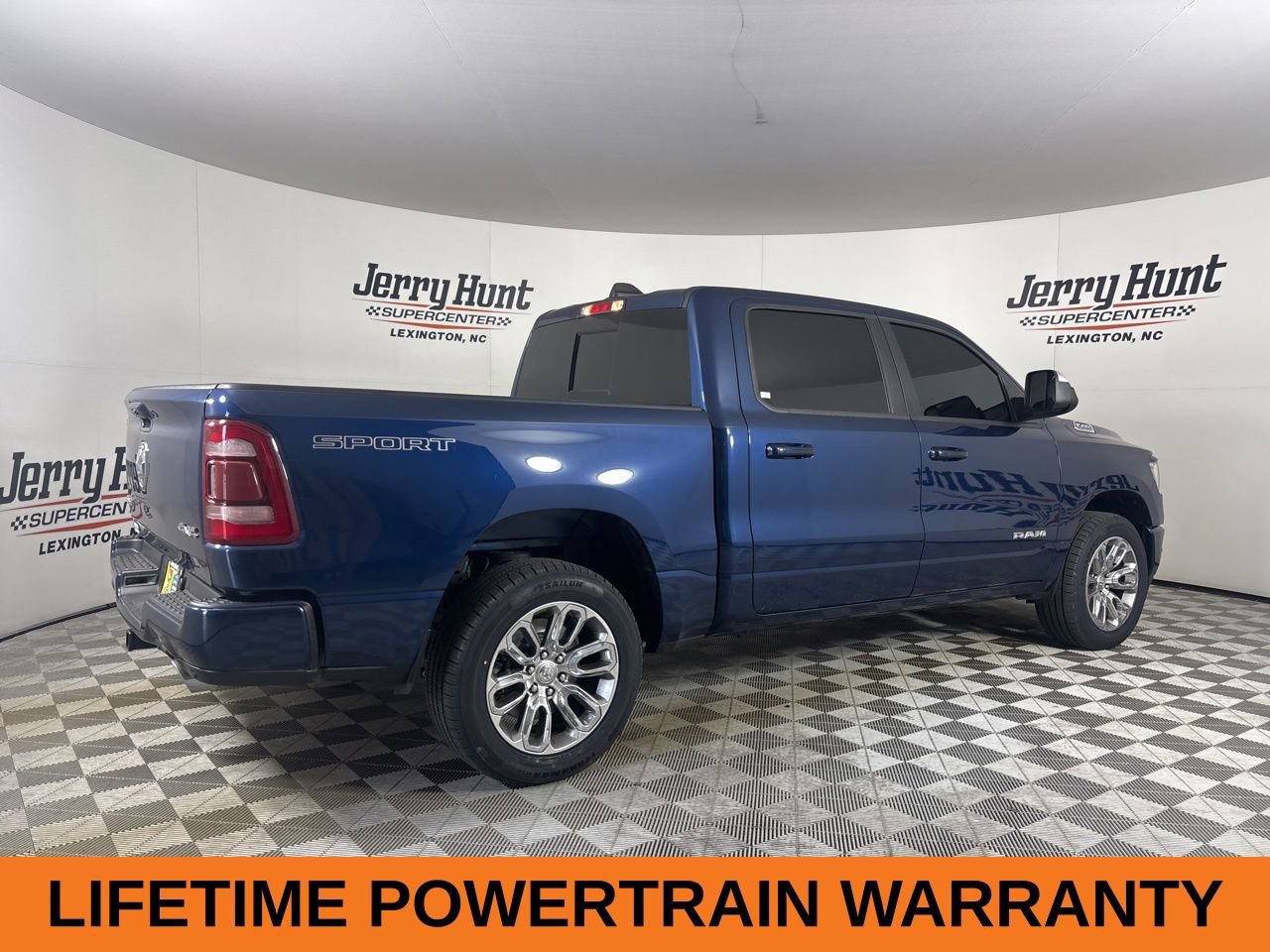 Used 2023 RAM 1500 Laramie AWD/4WD image 5