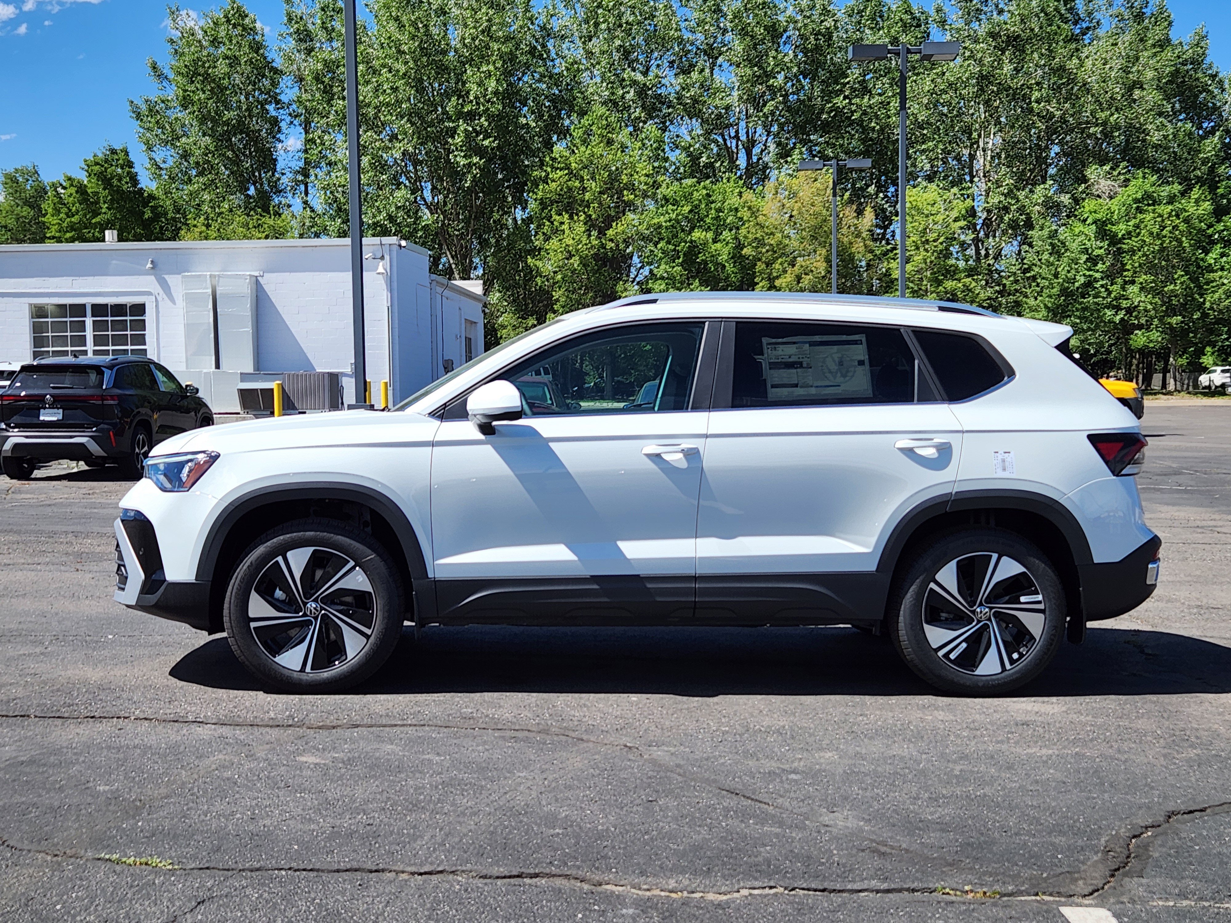 New 2026 Volkswagen Taos SE AWD/4WD image 3