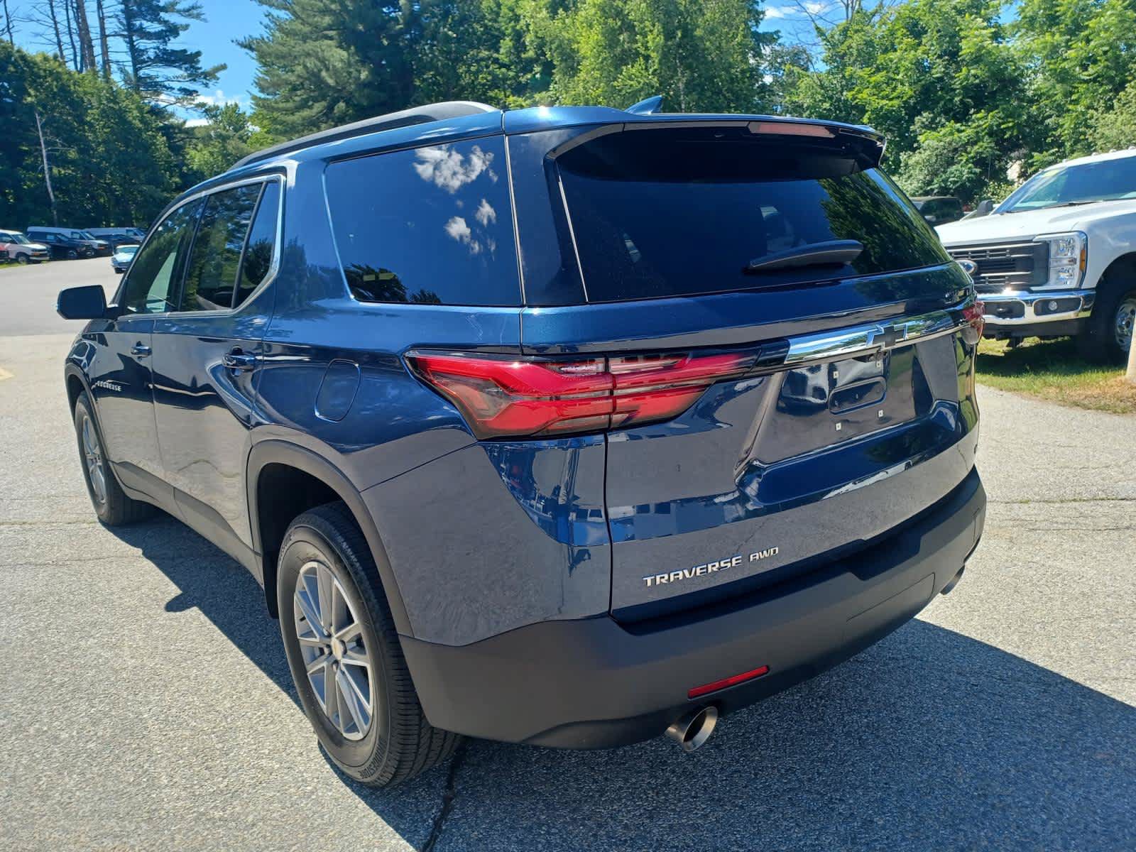 Used 2023 Chevrolet Traverse LT w/ Rear Camera Mirror Package AWD/4WD image 5