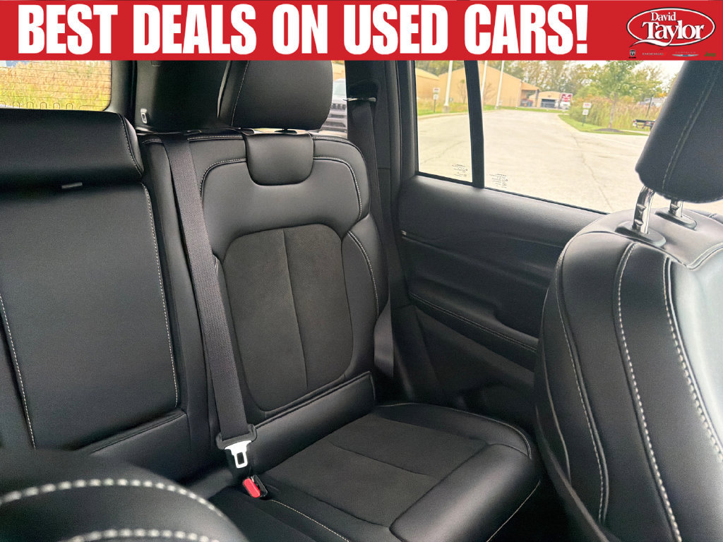 Used 2025 Jeep Grand Cherokee Altitude w/ Trailer Tow Package AWD/4WD image 28