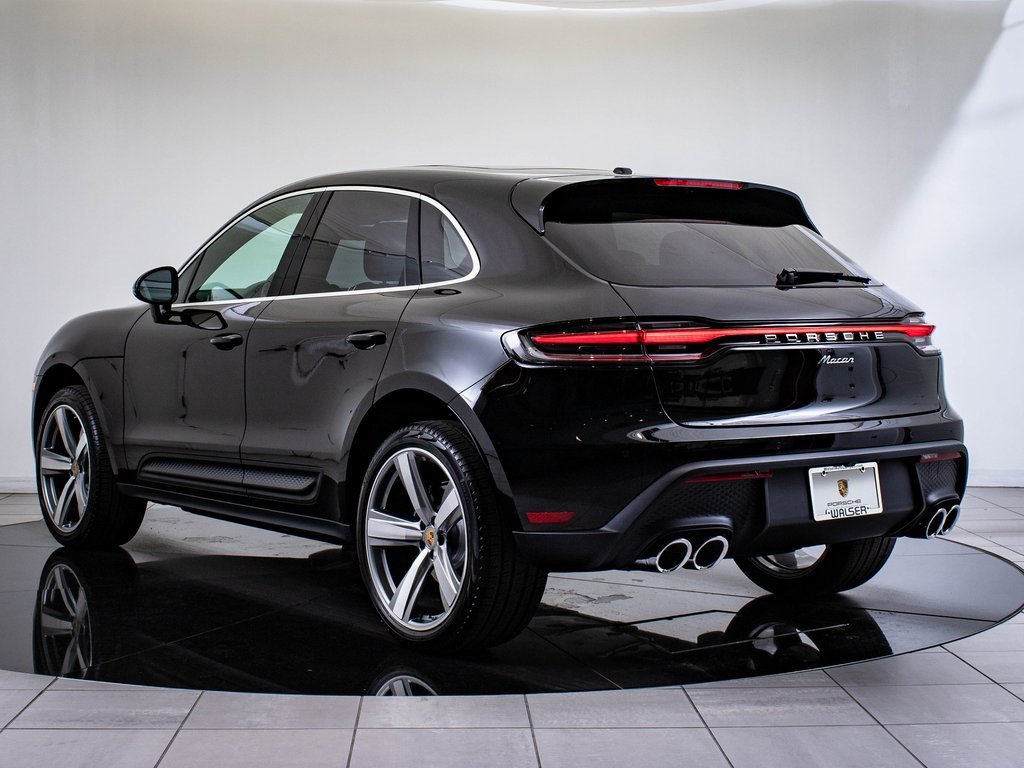 Certified 2025 Porsche Macan image 3