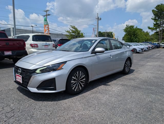 Used 2023 Nissan Altima 2.5 SV w/ SV Premium Package FWD image 7