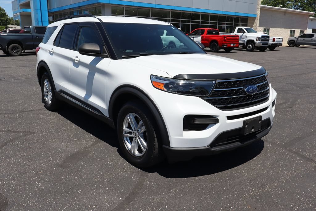 Used 2020 Ford Explorer XLT w/ Comfort Package AWD/4WD image 2
