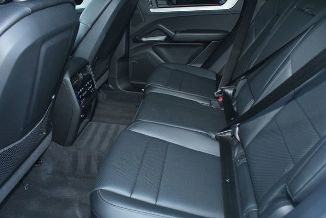 Certified 2025 Porsche Cayenne image 25