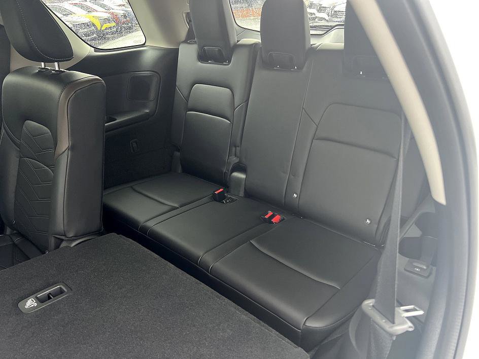 Certified 2024 Nissan Pathfinder Platinum w/ Cargo Package image 16