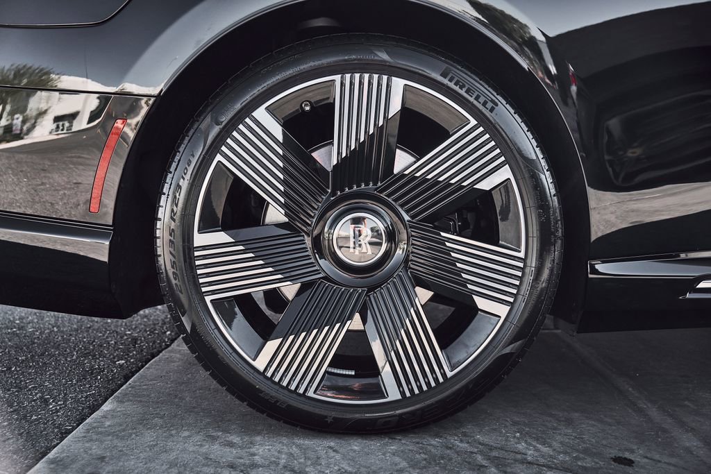 Used 2025 Rolls-Royce Spectre w/ Spectre Launch Package image 20