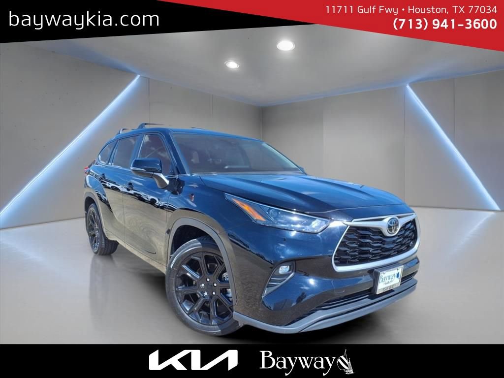 Used 2024 Toyota Highlander LE