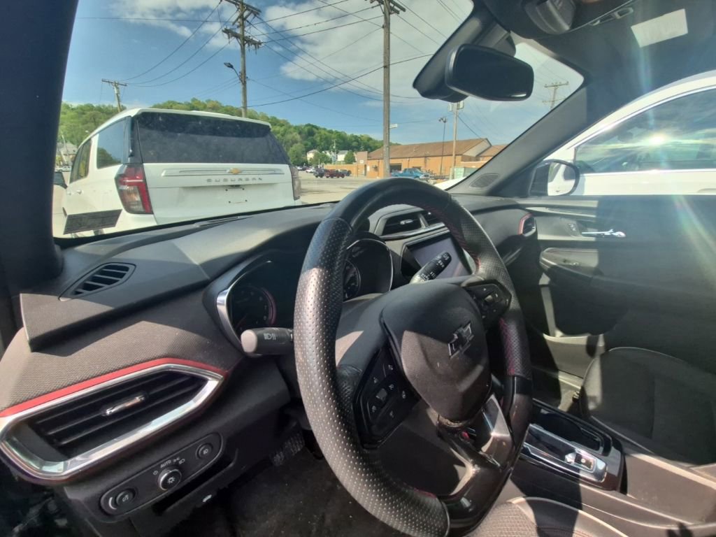 Used 2023 Chevrolet TrailBlazer RS w/ Sun and Liftgate Package FWD image 8